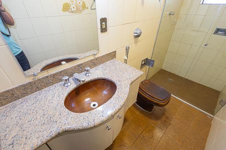 Casa à venda com 453m², 5 quartos e 8 vagas Casa à venda com 453m², 5 quartos e 8 vagasBanheiro 3