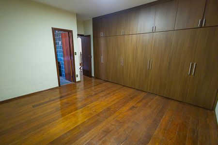 Casa à venda com 453m², 5 quartos e 8 vagas Casa à venda com 453m², 5 quartos e 8 vagasSuite 2