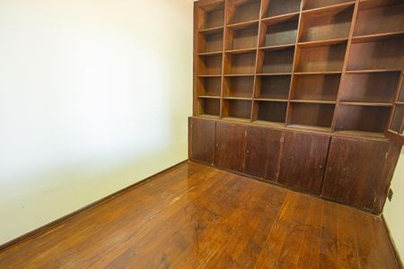 Casa à venda com 453m², 5 quartos e 8 vagas Casa à venda com 453m², 5 quartos e 8 vagasEscritório