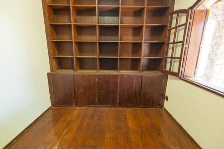 Casa à venda com 453m², 5 quartos e 8 vagas Casa à venda com 453m², 5 quartos e 8 vagasEscritório