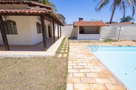 Casa à venda com 453m², 5 quartos e 8 vagas Casa à venda com 453m², 5 quartos e 8 vagasÁrea comum