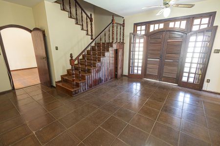 Casa à venda com 453m², 5 quartos e 8 vagas Casa à venda com 453m², 5 quartos e 8 vagasCopa