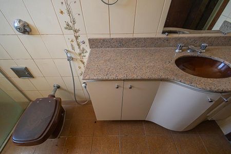 Casa à venda com 453m², 5 quartos e 8 vagas Casa à venda com 453m², 5 quartos e 8 vagasBanheiro 2