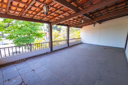 Casa à venda com 453m², 5 quartos e 8 vagas Casa à venda com 453m², 5 quartos e 8 vagasVaranda da Sala 3