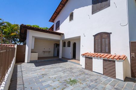 Casa à venda com 453m², 5 quartos e 8 vagas Casa à venda com 453m², 5 quartos e 8 vagasÁrea de Serviço