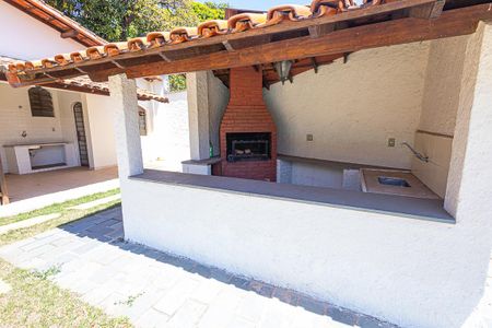 Casa à venda com 453m², 5 quartos e 8 vagas Casa à venda com 453m², 5 quartos e 8 vagasÁrea comum