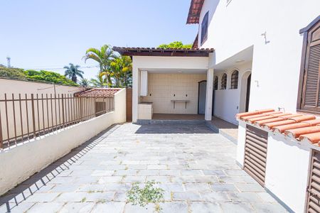 Casa à venda com 453m², 5 quartos e 8 vagas Casa à venda com 453m², 5 quartos e 8 vagasÁrea de Serviço