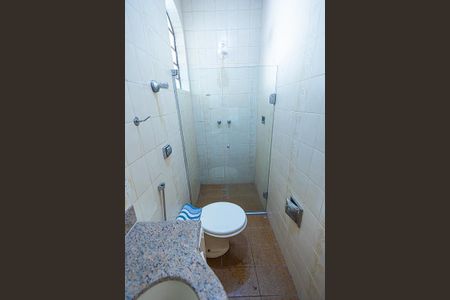 Casa à venda com 453m², 5 quartos e 8 vagas Casa à venda com 453m², 5 quartos e 8 vagasBanheiro da Suite