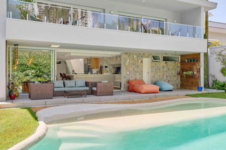 Casa à venda com 469m², 5 quartos e 4 vagas Casa à venda com 469m², 5 quartos e 4 vagasFoto 02
