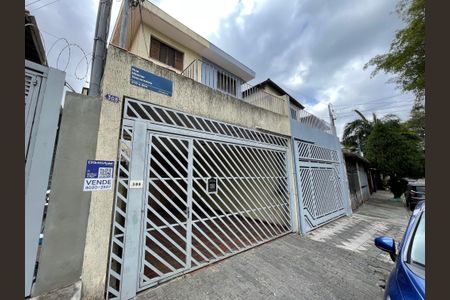Casa à venda com 145m², 5 quartos e 2 vagas Casa à venda com 145m², 5 quartos e 2 vagasFachada