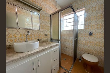 Casa à venda com 145m², 5 quartos e 2 vagas Casa à venda com 145m², 5 quartos e 2 vagasBanheiro