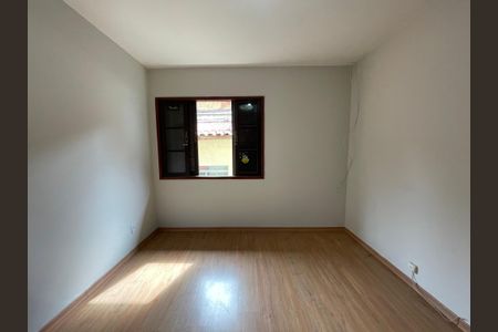 Casa à venda com 145m², 5 quartos e 2 vagas Casa à venda com 145m², 5 quartos e 2 vagasQuarto 1