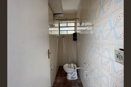 Casa à venda com 145m², 5 quartos e 2 vagas Casa à venda com 145m², 5 quartos e 2 vagasBanheiro de serviço