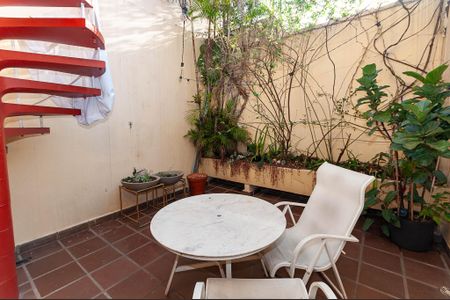 Casa à venda com 130m², 2 quartos e 1 vaga Casa à venda com 130m², 2 quartos e 1 vagaQuintal