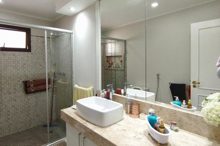 Apartamento à venda com 245m², 5 quartos e 4 vagasBanheiro Suíte 2
