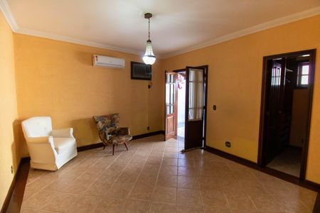 Casa de condomínio à venda com 190m², 3 quartos e 2 vagas Casa de condomínio à venda com 190m², 3 quartos e 2 vagasSuíte 1