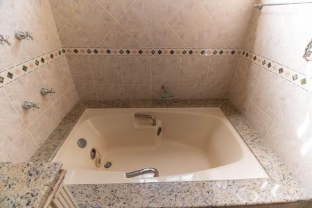 Casa de condomínio à venda com 190m², 3 quartos e 2 vagas Casa de condomínio à venda com 190m², 3 quartos e 2 vagasBanheiro da Suíte 1