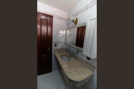 Casa de condomínio à venda com 190m², 3 quartos e 2 vagas Casa de condomínio à venda com 190m², 3 quartos e 2 vagasBanheiro da Suíte 3