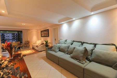 Apartamento à venda com 240m², 4 quartos e 4 vagasSala de TV