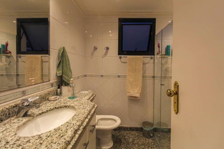 Apartamento à venda com 240m², 4 quartos e 4 vagasBanheiro da Suíte 2