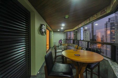 Apartamento à venda com 240m², 4 quartos e 4 vagasVaranda da Sala de Jantar