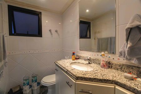 Apartamento à venda com 240m², 4 quartos e 4 vagasBanheiro da Suíte 3