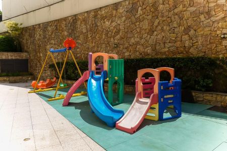 Apartamento à venda com 240m², 4 quartos e 4 vagasÁrea comum - Playground