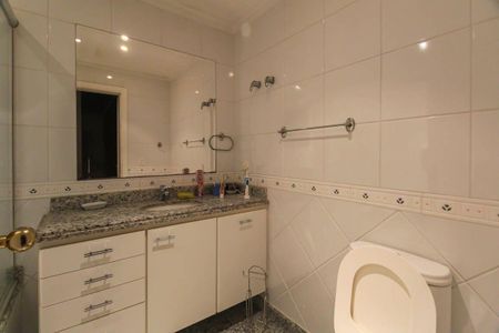 Apartamento à venda com 240m², 4 quartos e 4 vagasBanheiro da Suíte 4