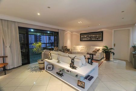 Apartamento à venda com 240m², 4 quartos e 4 vagasSala