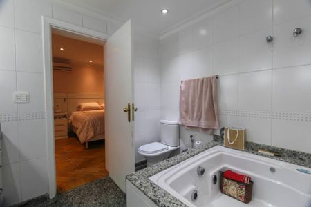 Apartamento à venda com 240m², 4 quartos e 4 vagasBanheiro da Suíte 1