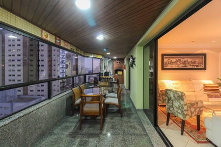 Apartamento à venda com 240m², 4 quartos e 4 vagasVaranda da Sala de Jantar