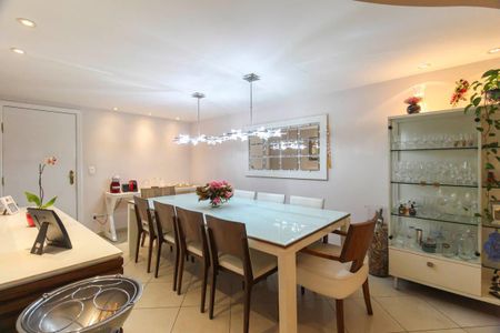 Apartamento à venda com 240m², 4 quartos e 4 vagasSala de Jantar