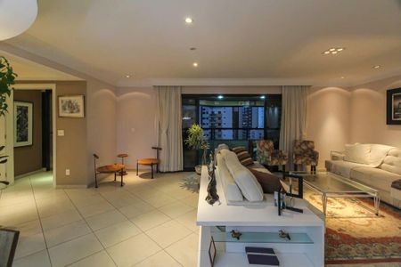 Apartamento à venda com 240m², 4 quartos e 4 vagasSala