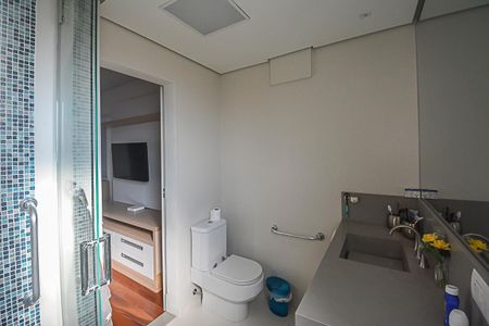 Apartamento à venda com 215m², 3 quartos e 4 vagasBanheiro da Suíte 2