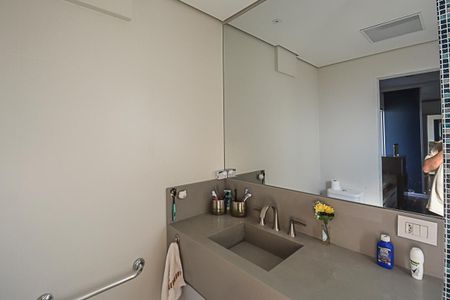 Apartamento à venda com 215m², 3 quartos e 4 vagasBanheiro da Suíte 2
