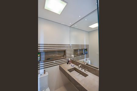 Apartamento à venda com 215m², 3 quartos e 4 vagasBanheiro da Suíte 1