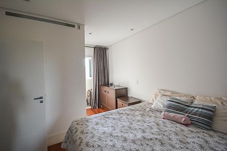 Apartamento à venda com 215m², 3 quartos e 4 vagasSuíte 1