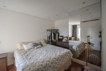 Apartamento à venda com 215m², 3 quartos e 4 vagasSuíte 1