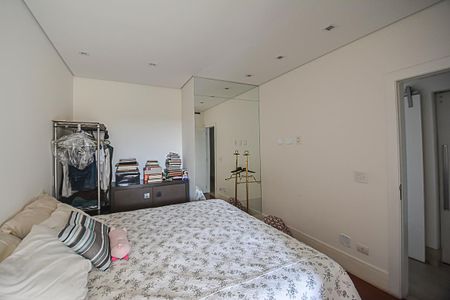 Apartamento à venda com 215m², 3 quartos e 4 vagasSuíte 1