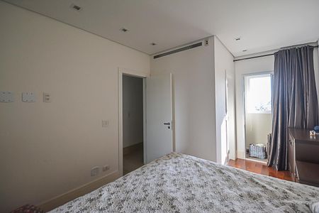 Apartamento à venda com 215m², 3 quartos e 4 vagasSuíte 1