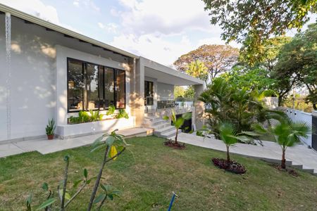 Casa à venda com 1000m², 6 quartos e 6 vagas Casa à venda com 1000m², 6 quartos e 6 vagasFachada