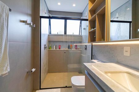 Casa à venda com 1000m², 6 quartos e 6 vagas Casa à venda com 1000m², 6 quartos e 6 vagasBanheiro da suíte master