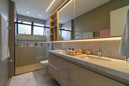 Casa à venda com 1000m², 6 quartos e 6 vagas Casa à venda com 1000m², 6 quartos e 6 vagasBanheiro da suíte master
