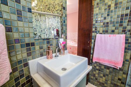 Casa à venda com 205m², 3 quartos e 3 vagas Casa à venda com 205m², 3 quartos e 3 vagasBanheiro da Suíte 2