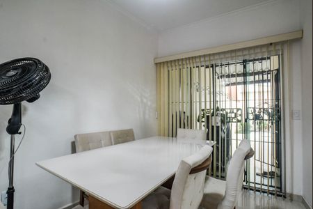 Casa à venda com 205m², 3 quartos e 3 vagas Casa à venda com 205m², 3 quartos e 3 vagasSala