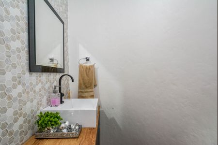 Casa à venda com 205m², 3 quartos e 3 vagas Casa à venda com 205m², 3 quartos e 3 vagasLavabo