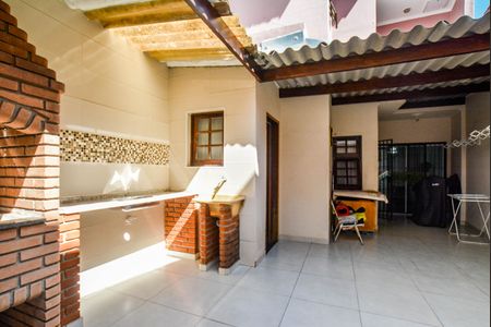 Casa à venda com 205m², 3 quartos e 3 vagas Casa à venda com 205m², 3 quartos e 3 vagasÁrea de Serviço