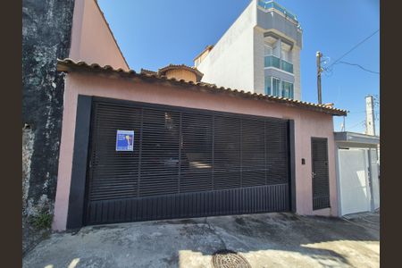 Casa à venda com 205m², 3 quartos e 3 vagas Casa à venda com 205m², 3 quartos e 3 vagasFachada