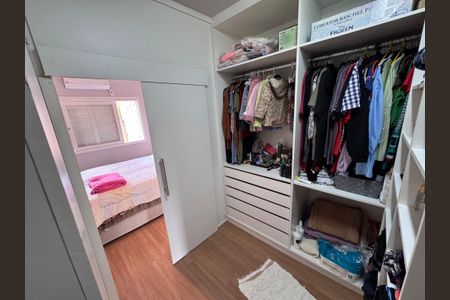 Casa à venda com 100m², 2 quartos e 2 vagas Casa à venda com 100m², 2 quartos e 2 vagasQuarto 1 Closet