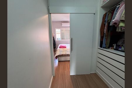 Casa à venda com 100m², 2 quartos e 2 vagas Casa à venda com 100m², 2 quartos e 2 vagasQuarto 1 Closet